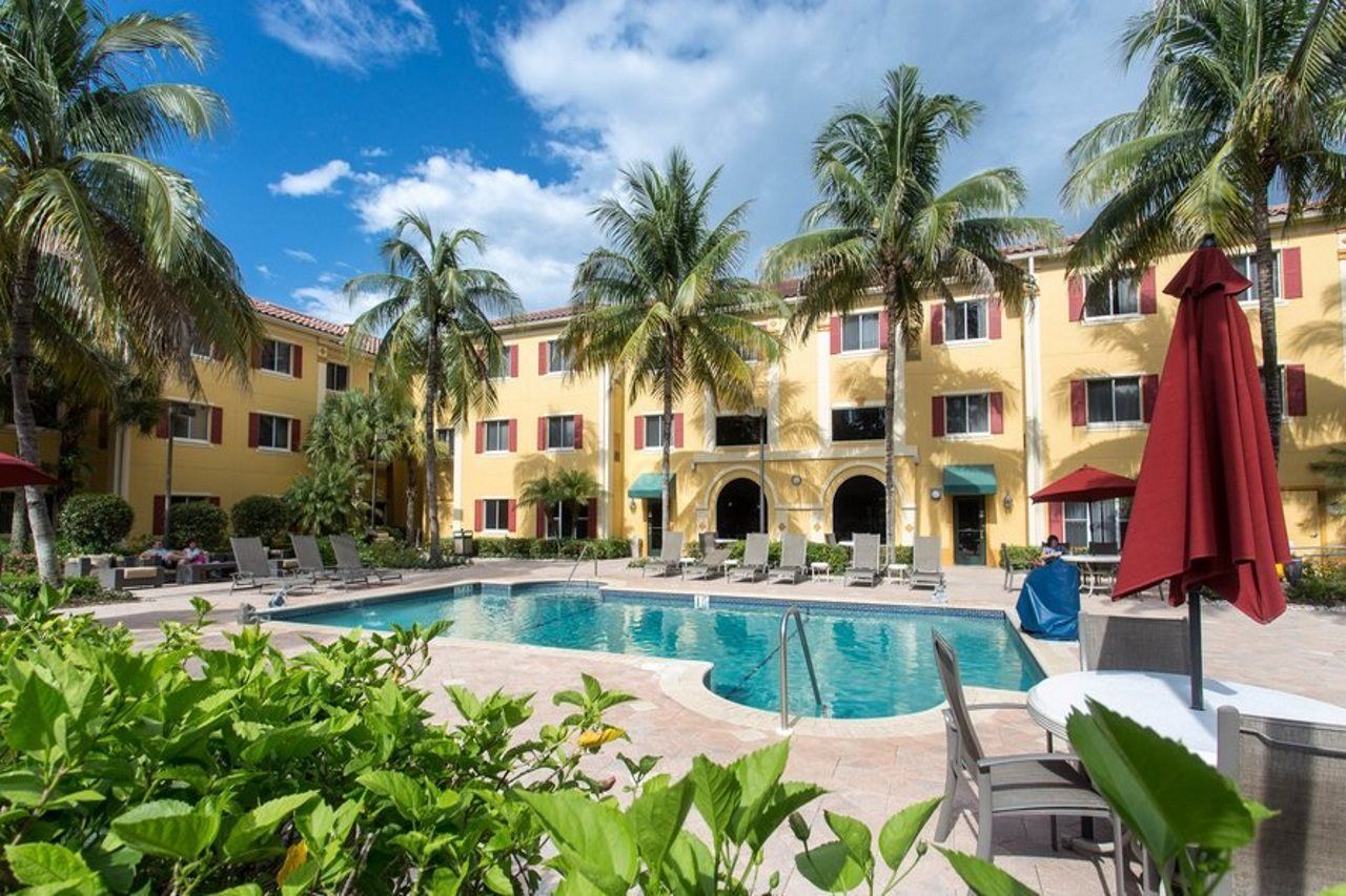 Hawthorn Extended Stay By Wyndham North Naples Eksteriør billede
