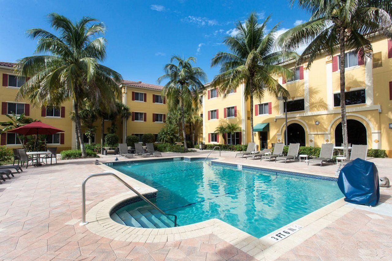 Hawthorn Extended Stay By Wyndham North Naples Eksteriør billede